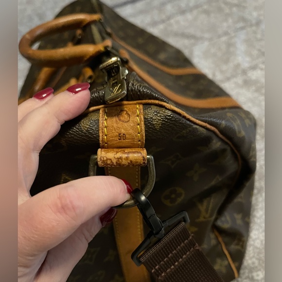 Louis Vuitton keepall 50. No stains inside or rips in leather. Has wear - Picture 6 of 9